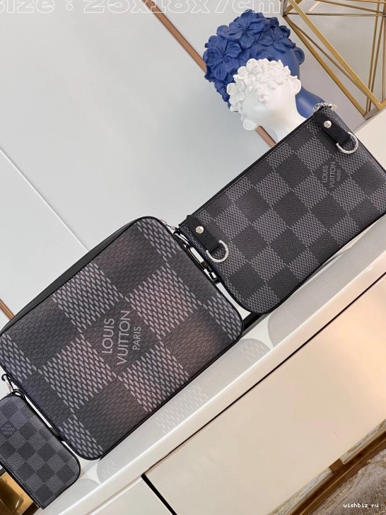WIS LOUIS VUITTON TRIO MESSENGER 1001